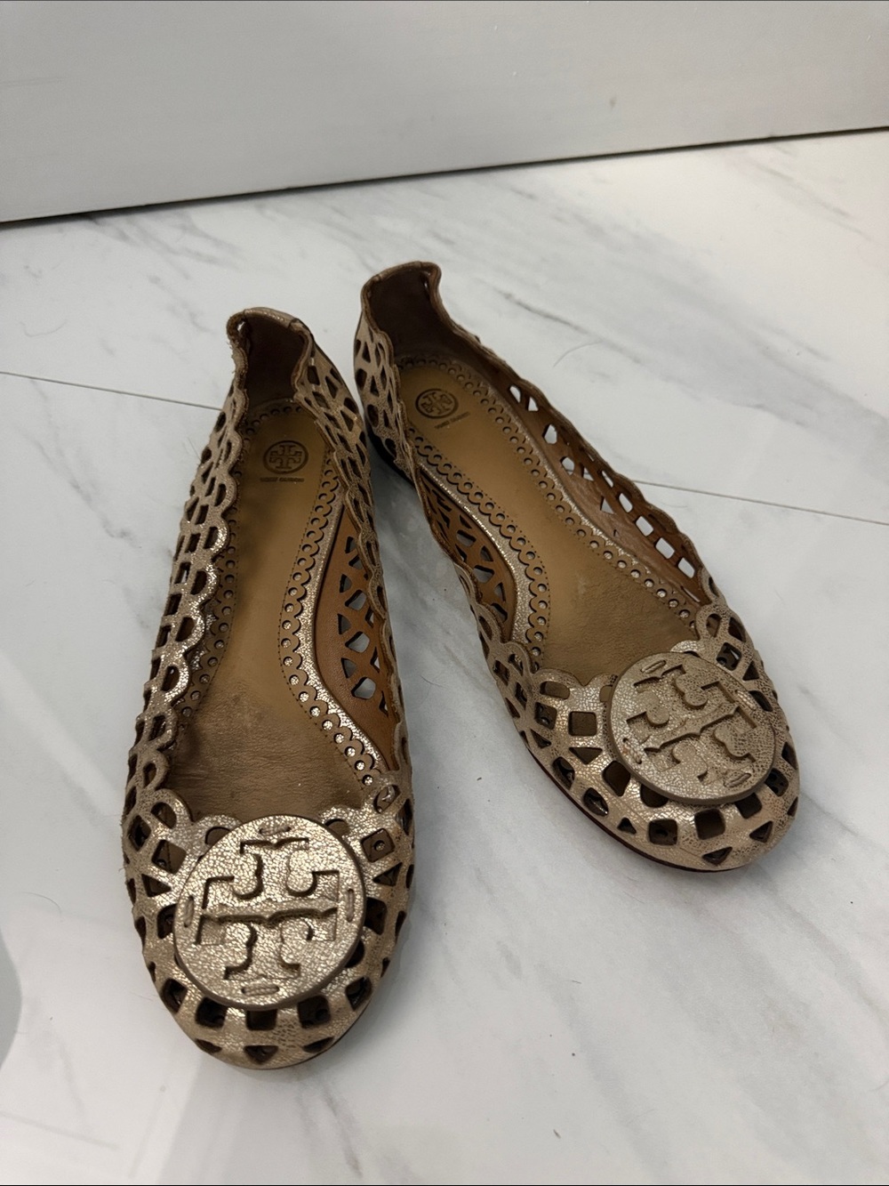 Tory Burch Laser-Cut Logo Ballet Flats - Metallic Taupe